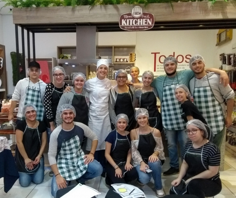 PRIMEIRO CURSO DE CULINÁRIA DO COLÉGIO PORTO ALVORADA